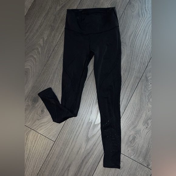 Lululemon Reveal Tight Precision 25" inseam 
Black Laser Cut size 6 - Picture 10 of 11